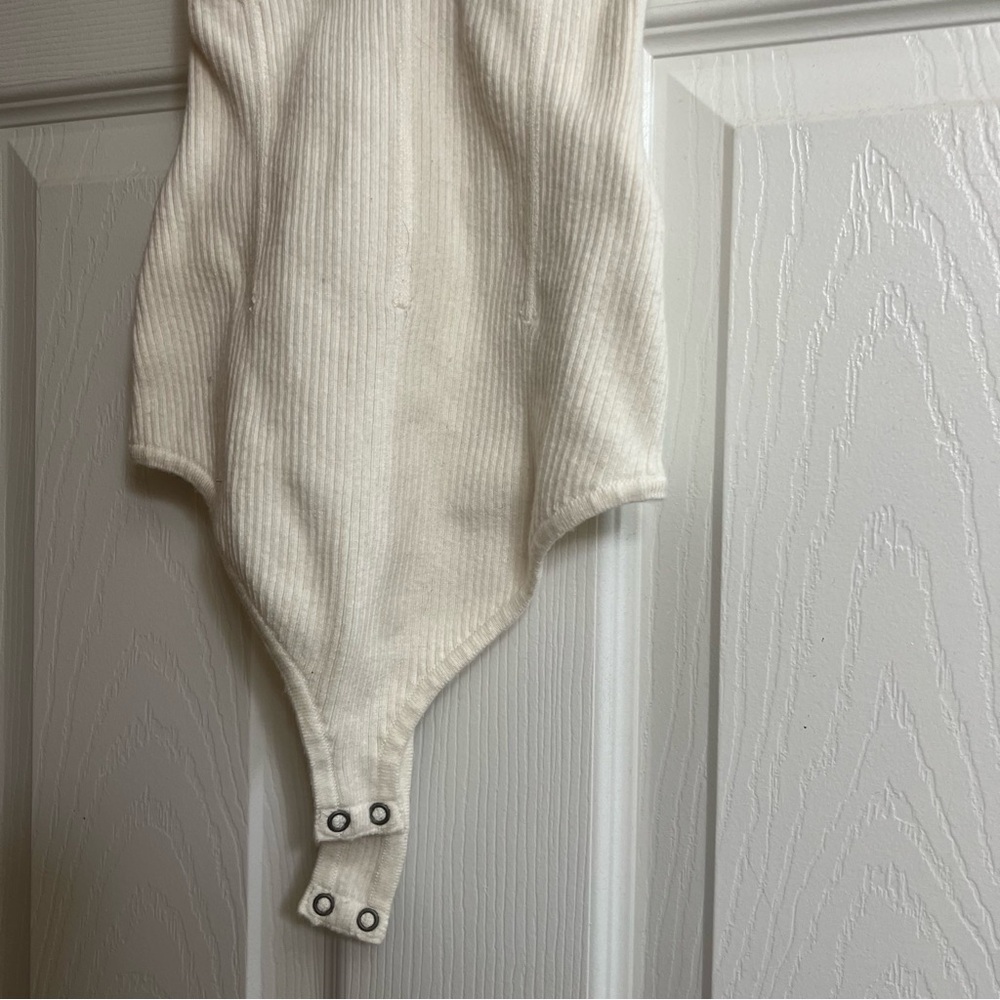 A&F Short-Sleeve Sweetheart Sweater Bodysuit - Picture 4 of 11